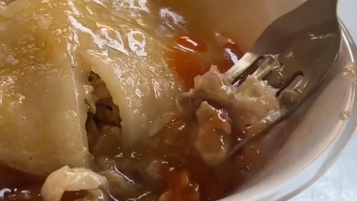 「低溫油泡」肉圓皮薄餡多 獨門醬料升級美味