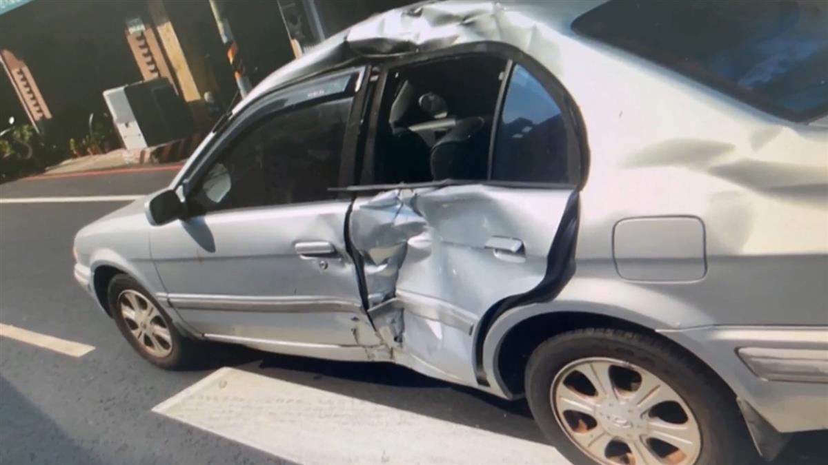 女騎士路口闖紅燈直撞自小客 民眾驚嚇