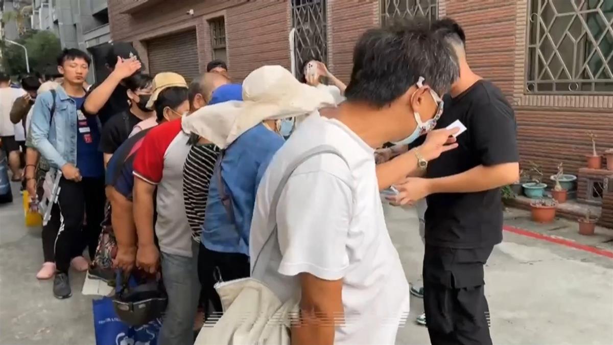 獨家／雙11店家發送111份雞排 民眾甘願排3小時