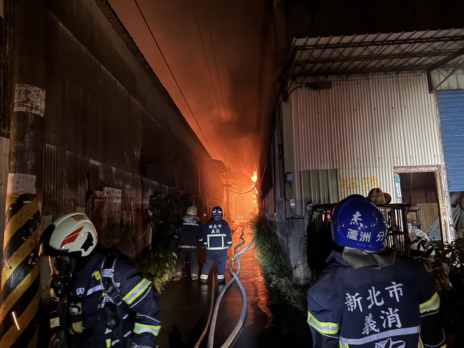 ▼警消緊急出動前往救援。（圖／東森新聞）