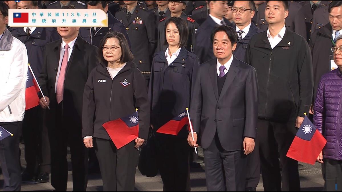 蔡英文、賴清德出席元旦升旗 十大傑出青年領唱國歌