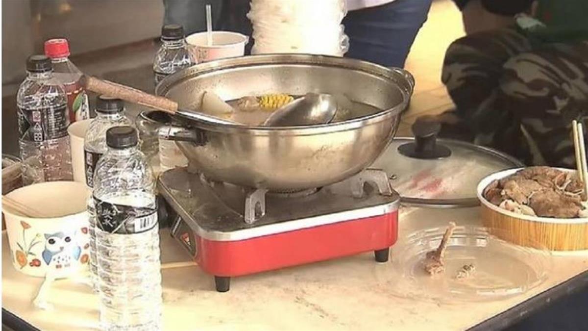 影／強震急疏散！土城居民「端火鍋逃命」請鄰居吃