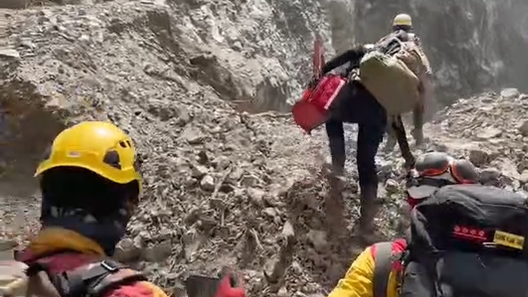 ▼搜救人員持續搜救。（圖／東森新聞）