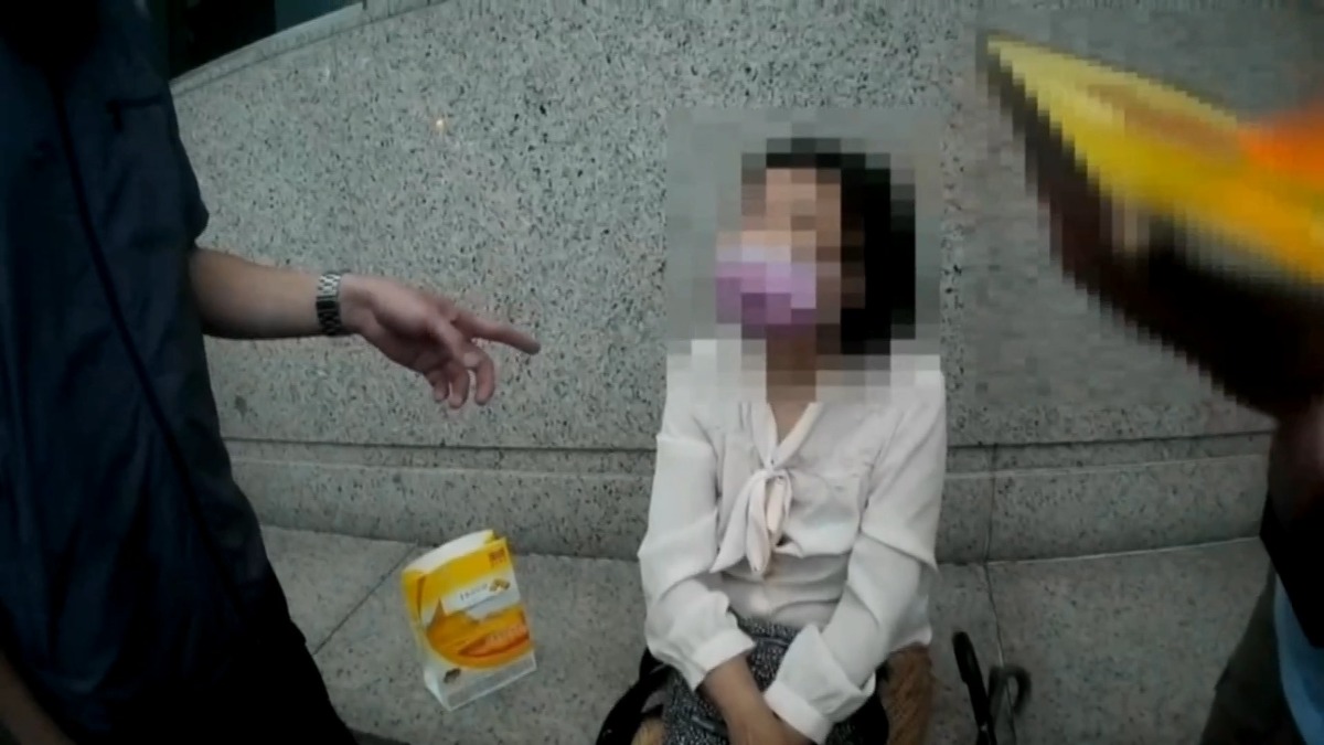 有婦人在網路跟自稱在國外當醫生的男子墜入愛河，六旬婦人被詐騙將近上百萬。（圖／東森新聞）