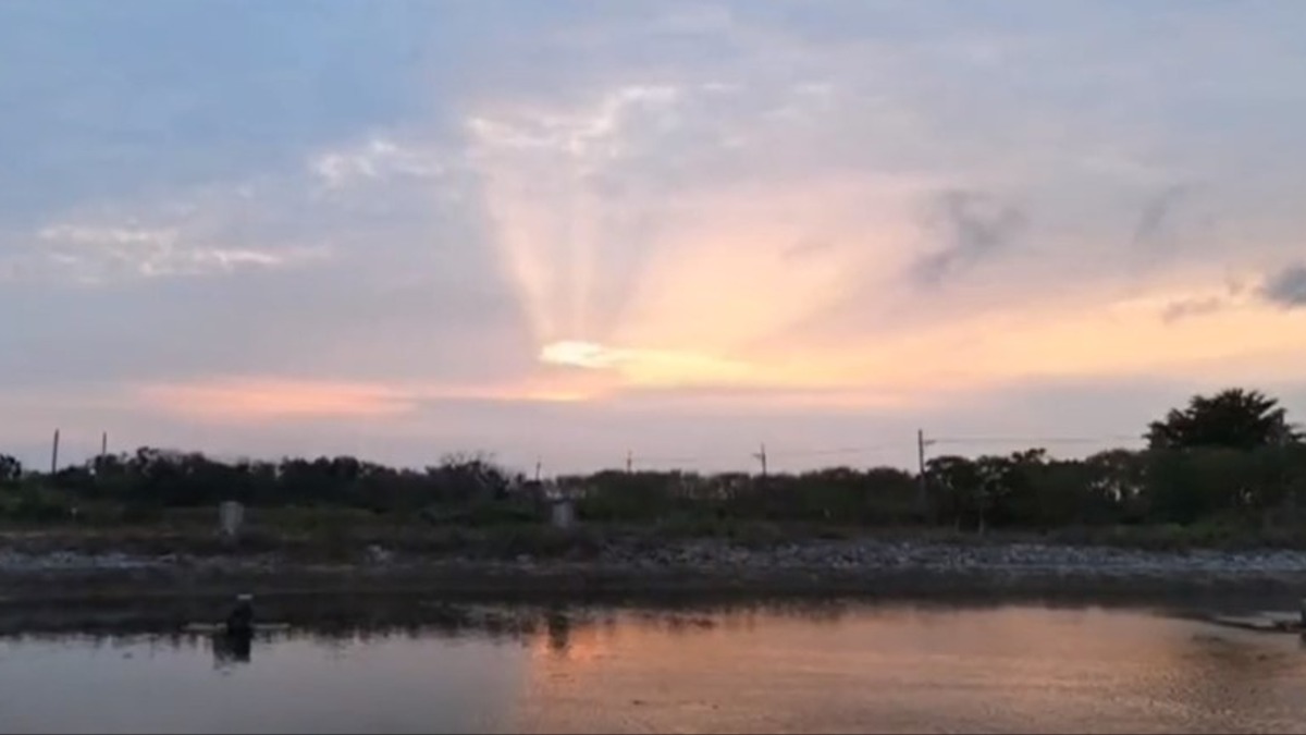 有民眾拍下天空的雲彩，引發網友熱議。（圖／東森新聞／民眾提供）