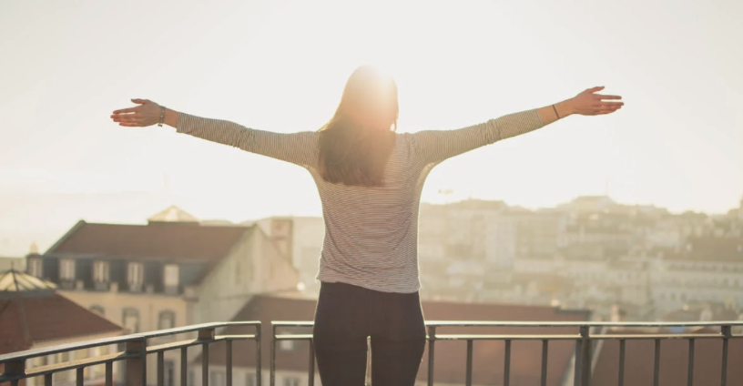 在這個如沐春風的農曆五月，屬蛇、馬、猴的朋友可以準備享受這份運勢。（示意圖／Pexels）