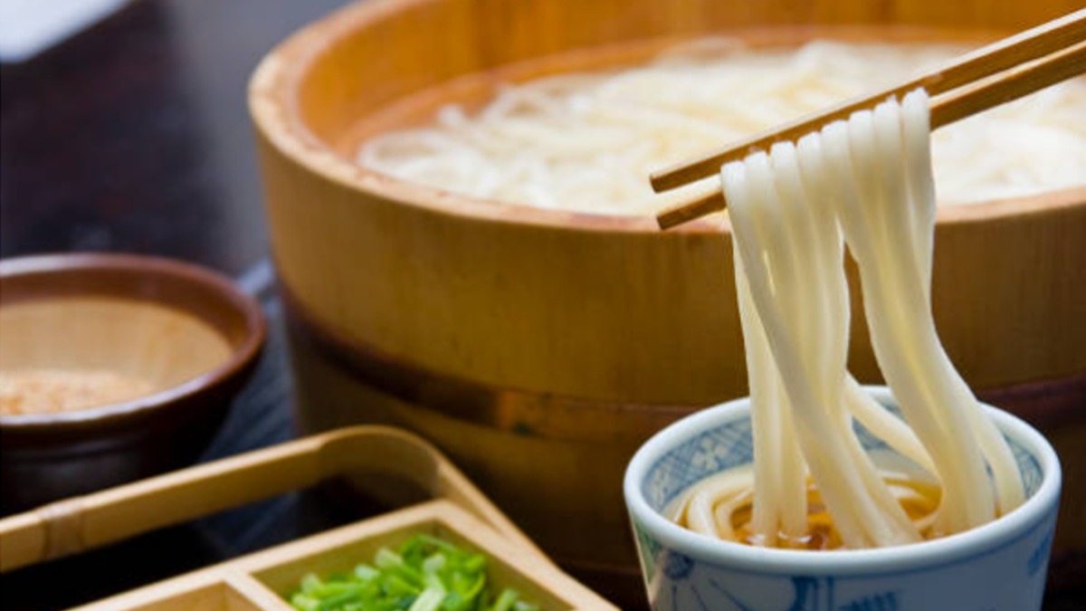 日本神戶一間隱藏巷弄的烏龍麵店，主打超大份量餐點。（圖／翻攝自pexels）