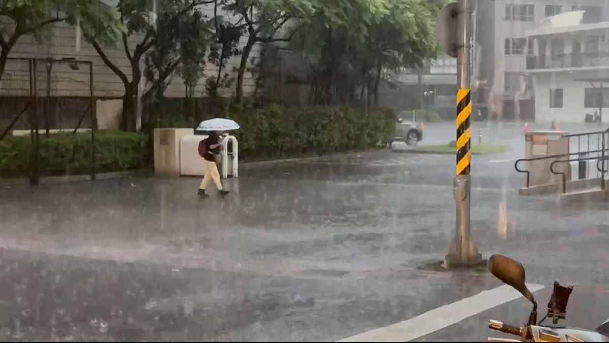 氣象署對6縣市發布大雨特報。（示意圖／東森新聞）