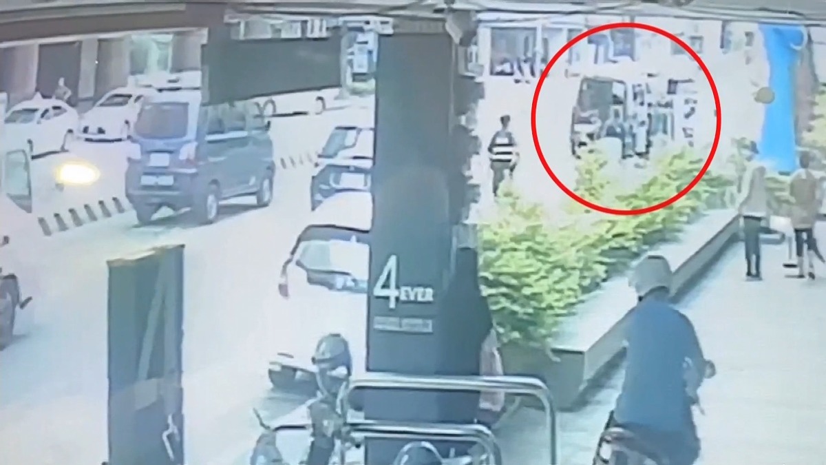 台南一名婦人與大貨車碰撞後死亡，大貨車駕駛肇事逃逸。（圖／東森新聞）