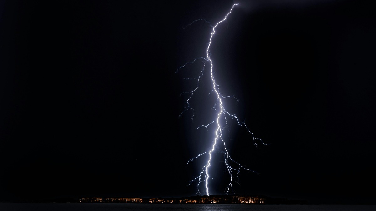 氣象署今晚（6日）對2縣市發布大雷雨即時訊息。（示意圖／Pexels）