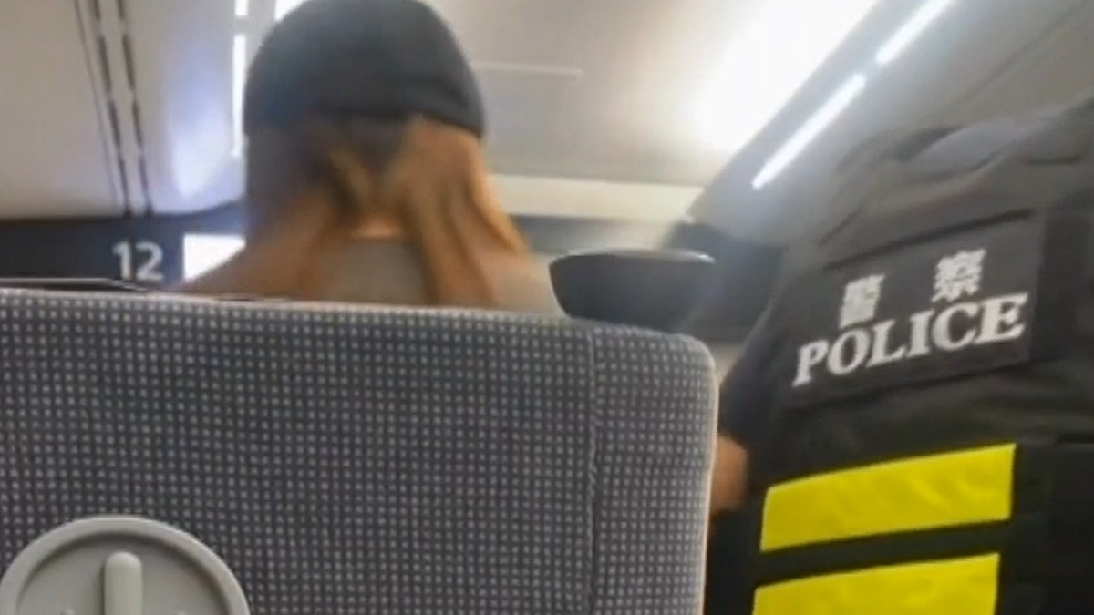 一名女子搭乘自強號因為在車上講電話，被另一名乘客喝斥音量太大，女子暴怒，雙方爆發口角。（圖／翻攝自社會事新聞影音）