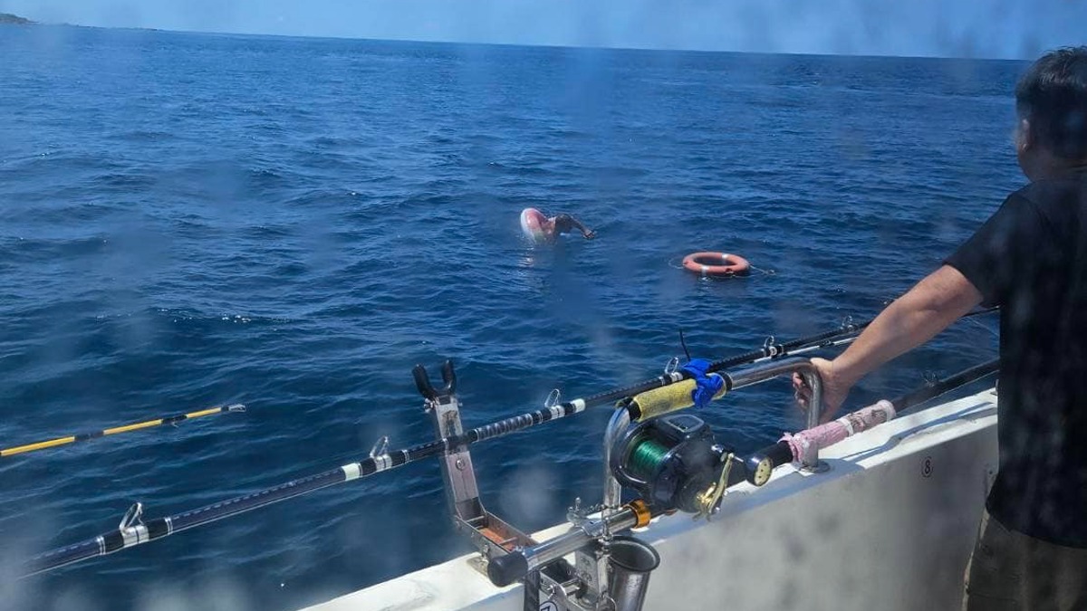 洪男在外海漂浮近19小時。（圖／東森新聞）