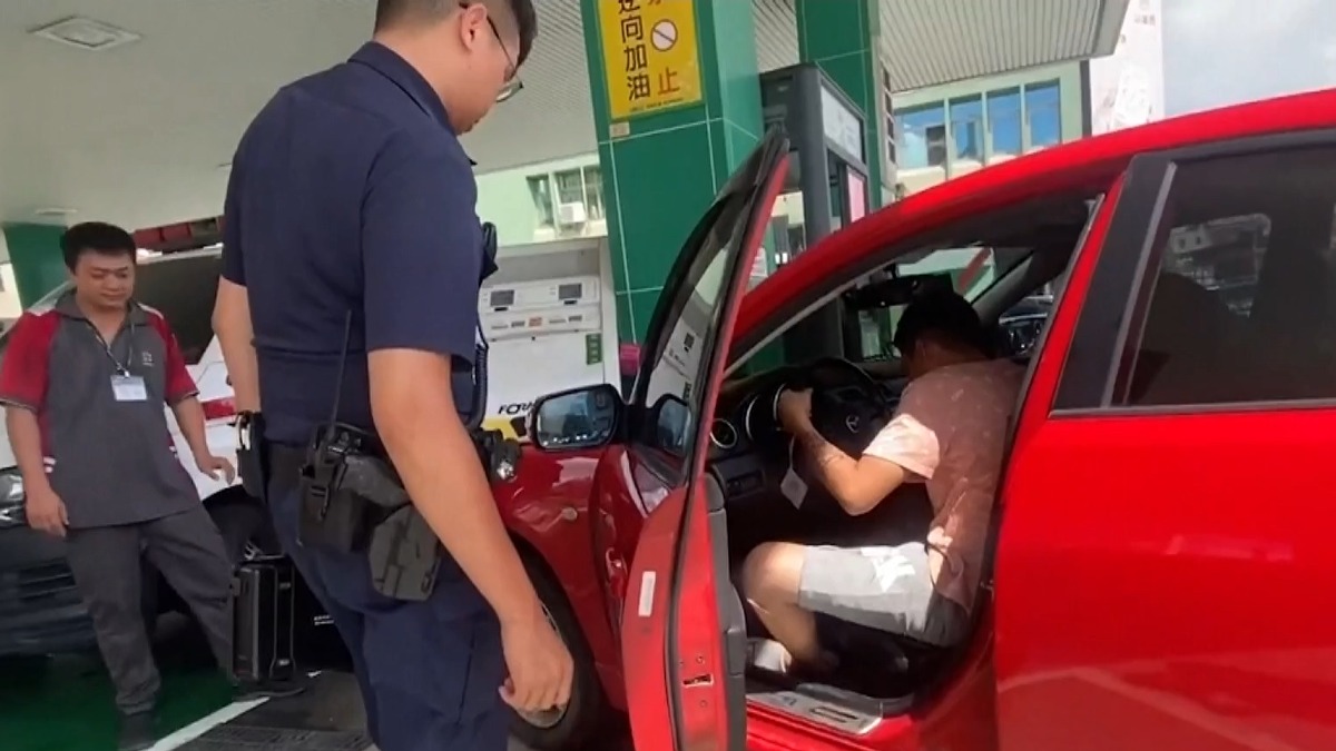 彰化市發生離奇連環撞的驚險車禍。（圖／東森新聞）