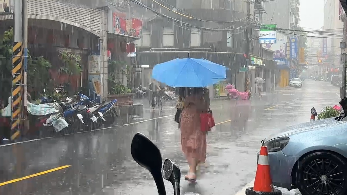 氣象署發布豪大雨特報。（圖／氣象署）