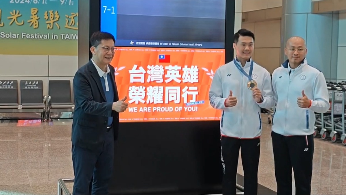 「亞洲貓王」唐嘉鴻奪銅後返台。（圖／東森新聞）