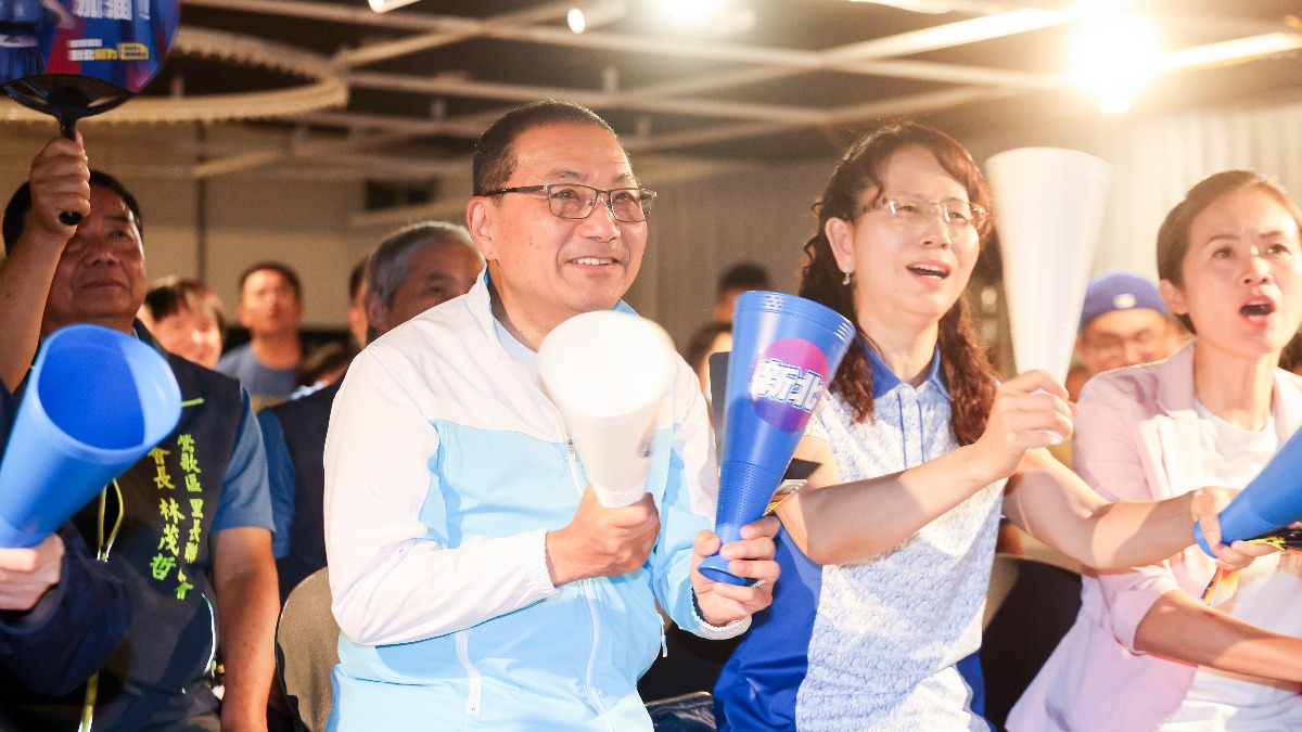 侯友宜現身直播派對現場，為林郁婷加油吶喊。（圖／翻攝畫面）