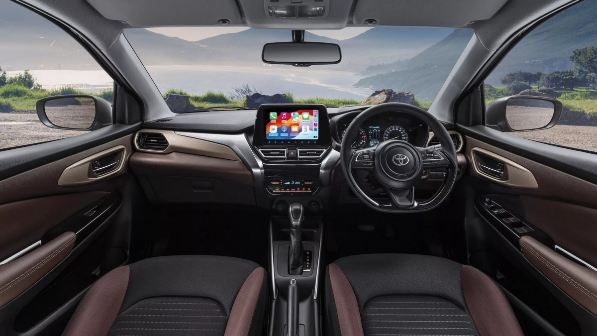 車輛內裝相當簡單,且入門車型僅有雙氣囊而已。(圖/Toyota提供)