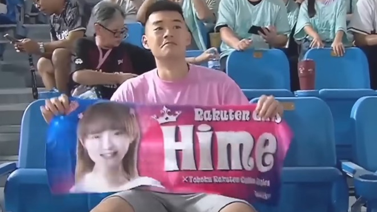 王齊麟跟陳詩媛高調放閃，閃瞎網友。（圖／翻攝自 Rakuten Monkeys YT）