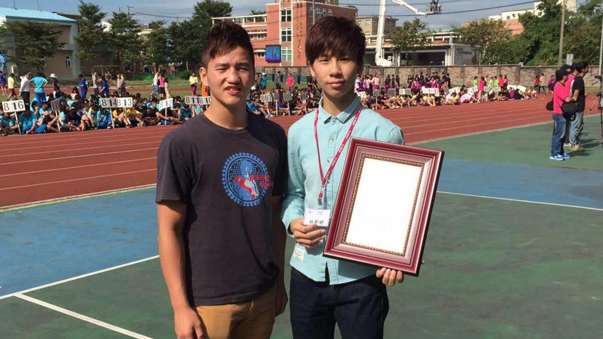 台灣女拳王林郁婷（右）勇闖巴黎奧運金牌戰，卻因性別爭議不斷受辱。陪練員（左）火大上網公開真相！（圖／陪練員許皓翔提供）