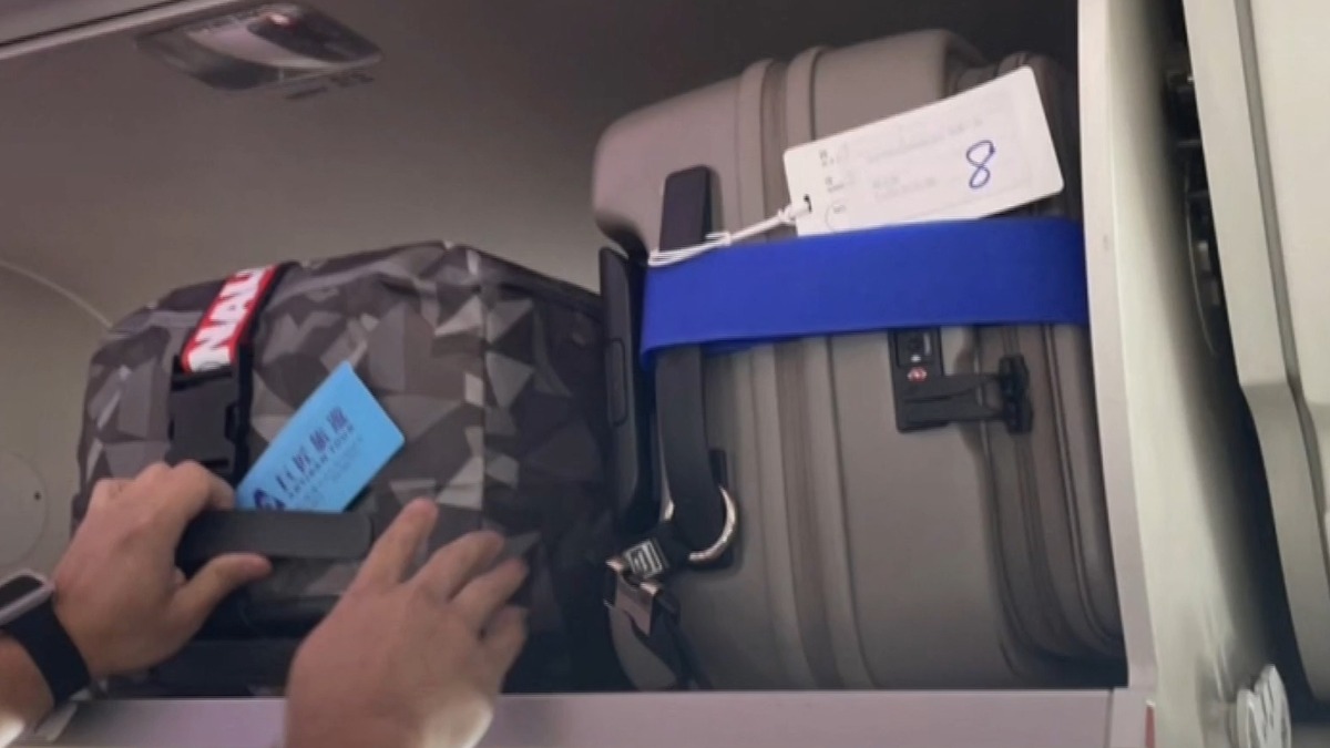 回飯店要拿行李時，卻發現大行李箱不見了。（圖／東森新聞）