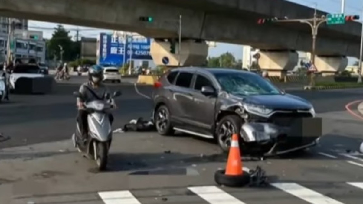 撞擊力道太大，員警送醫後宣告不治。（圖／東森新聞）