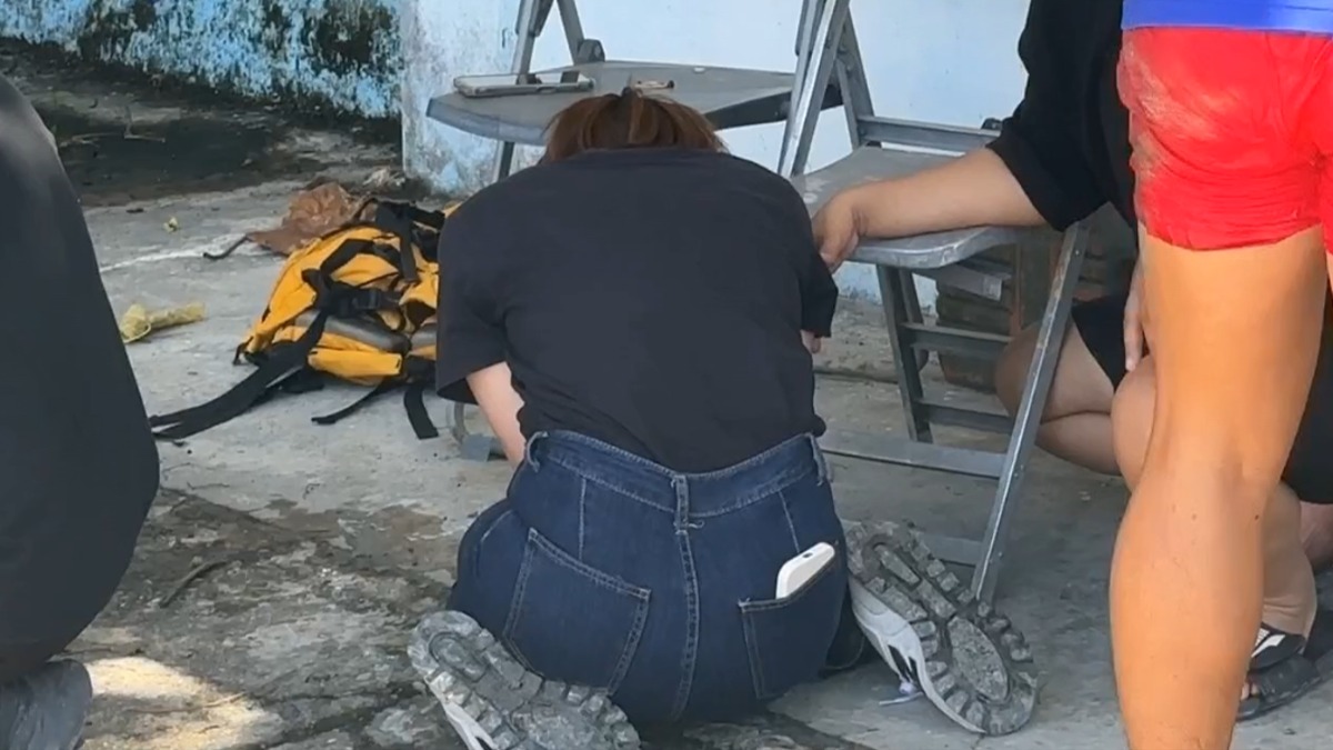 花蓮父子遭溪水沖走雙亡，母親接獲噩耗崩潰痛哭。（圖／東森新聞）