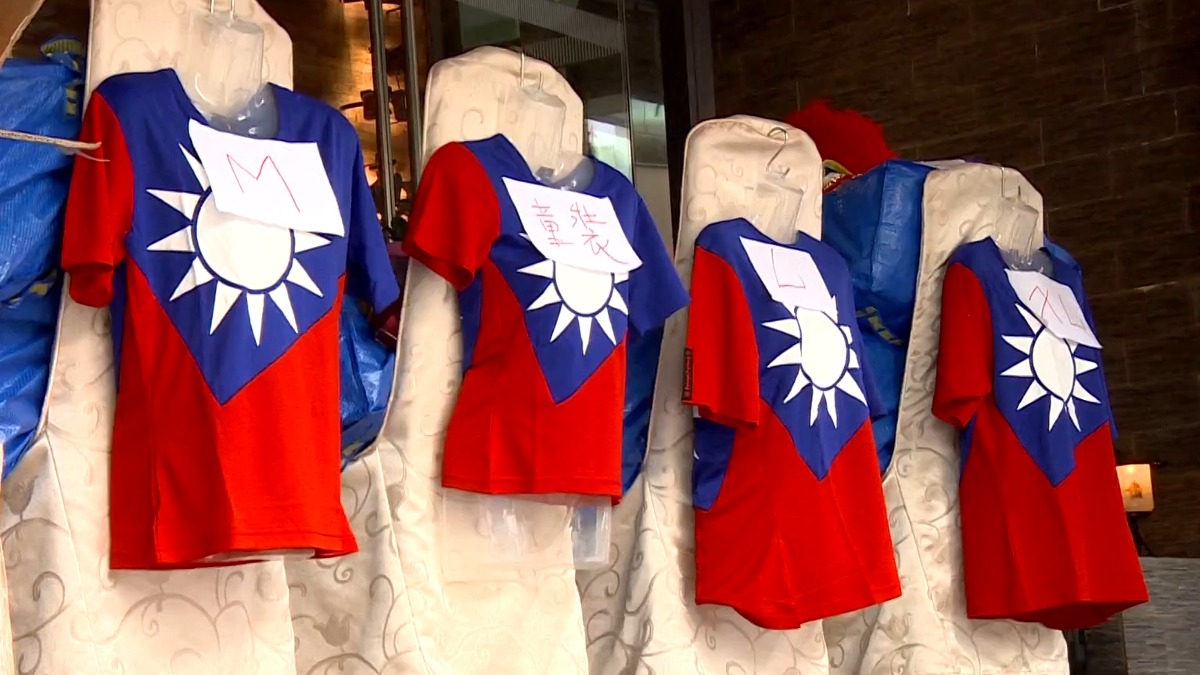 今年的雙十國慶設計回歸中華民國國旗色調，連帶也讓「青天白日滿地紅」三色再現。（圖／東森新聞）
