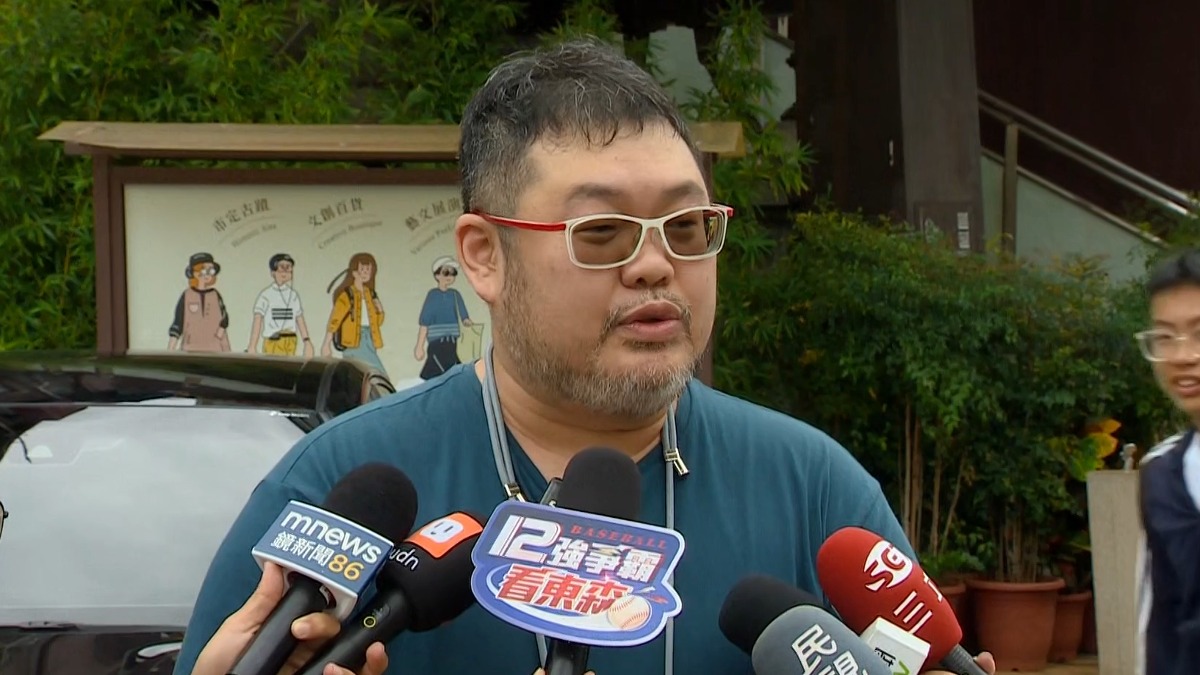 網紅四叉貓疑似橘子的弟弟槓起來。（圖／東森新聞）