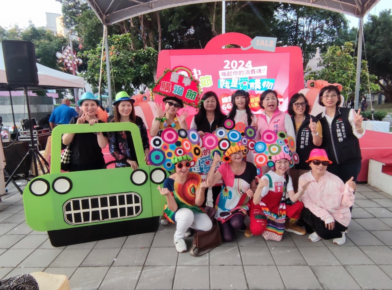 本次參賽者卯足全力自創歌曲-表演道具。(圖/台中市政府提供)