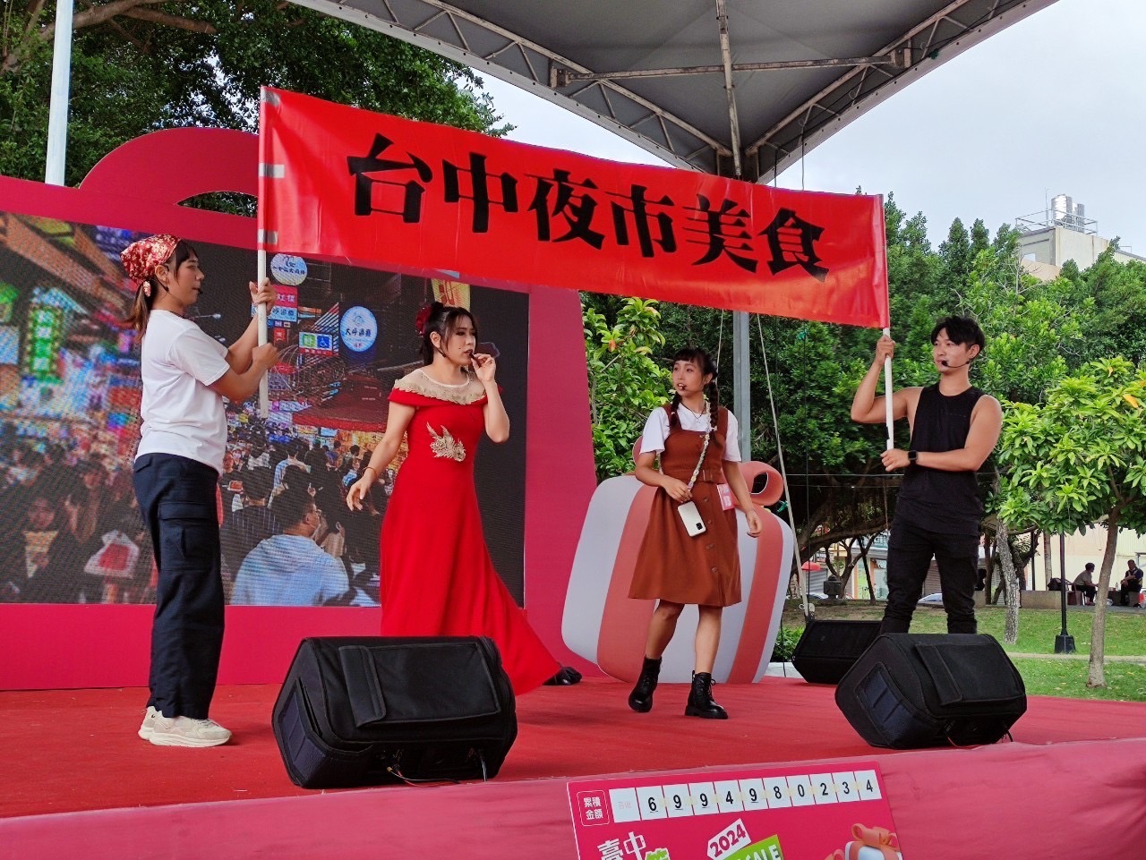 參賽者以舞台劇方式-帶領大家探索台中美食及購物。(圖/台中市政府提供)