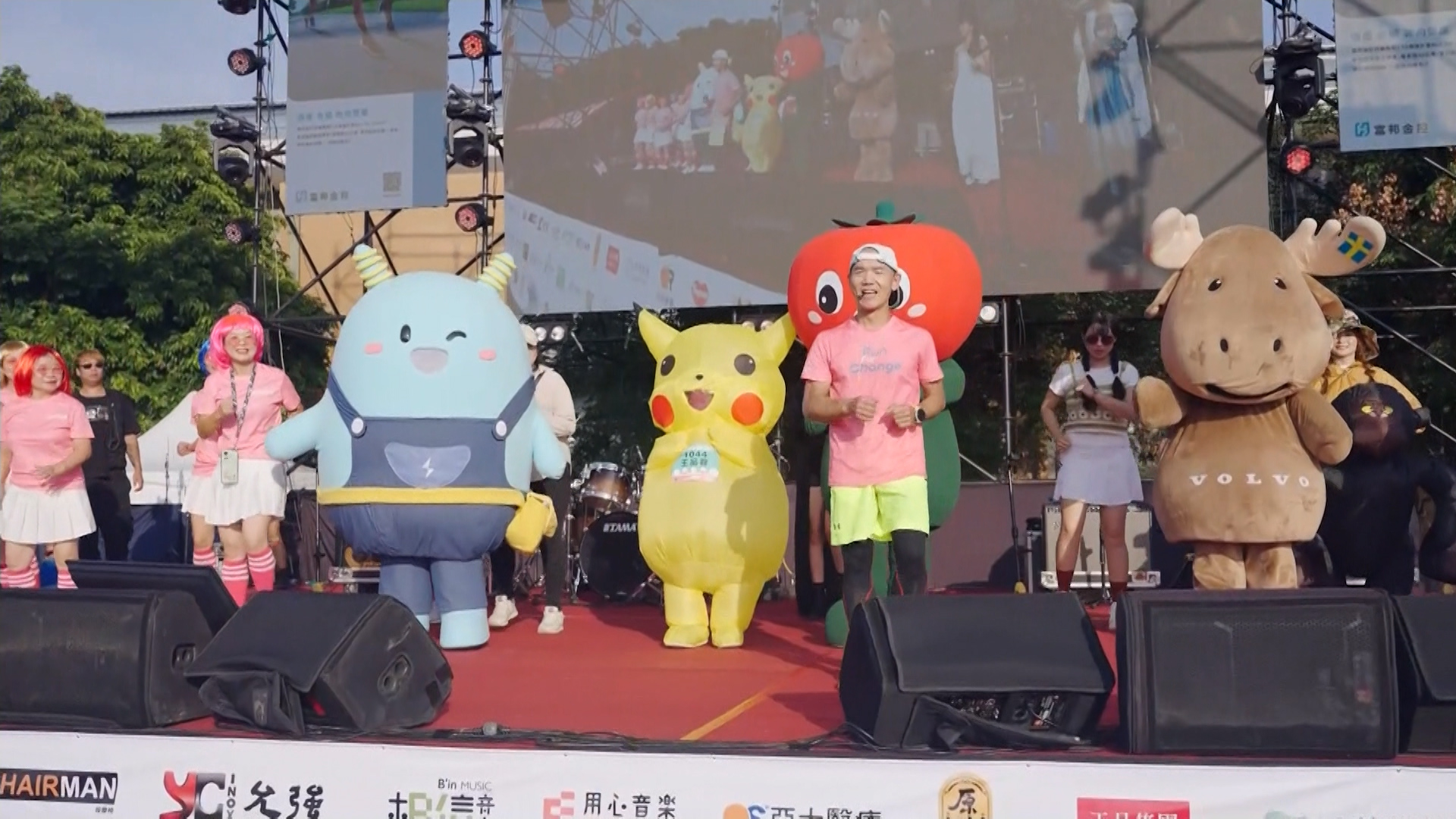 為了推廣大眾的節電觀念，台電也出動吉祥物電寶，現場增添許多歡樂氣氛。