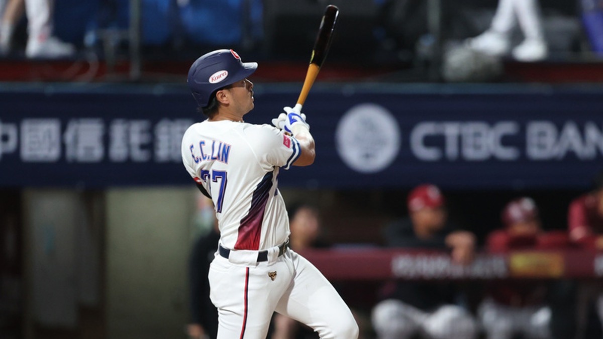 中華隊10日晚間與樂天桃猿交手，7局下，林家正敲出陽春砲，幫助球隊拉大領先差距。（圖／中央社）