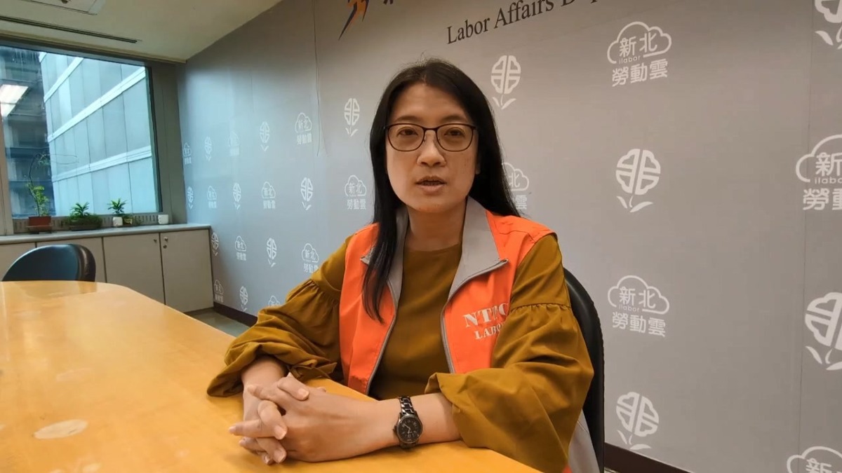 新北市勞工局就業安全科科長王憶芬說明。（圖／翻攝畫面）