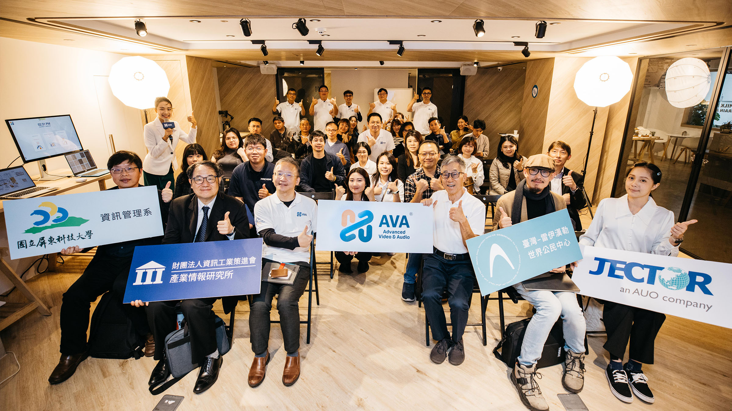 AVA經銷貴賓大合照。