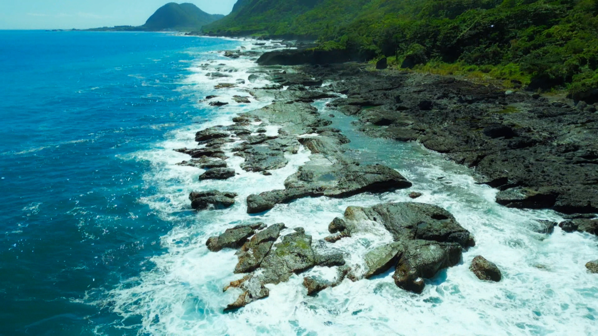 海邊的徐徐微風，湛藍海岸的美景也能一覽無遺。