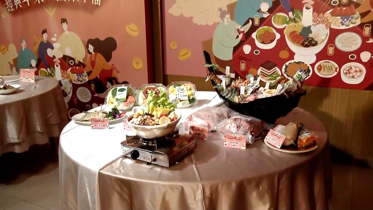 距離農曆新年還有一個多月，年菜大戰已經火熱開打。（圖／東森新聞）