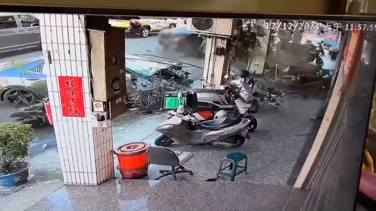 今（12日）早上10點多，台中發生酒駕肇事車禍。（圖／東森新聞）