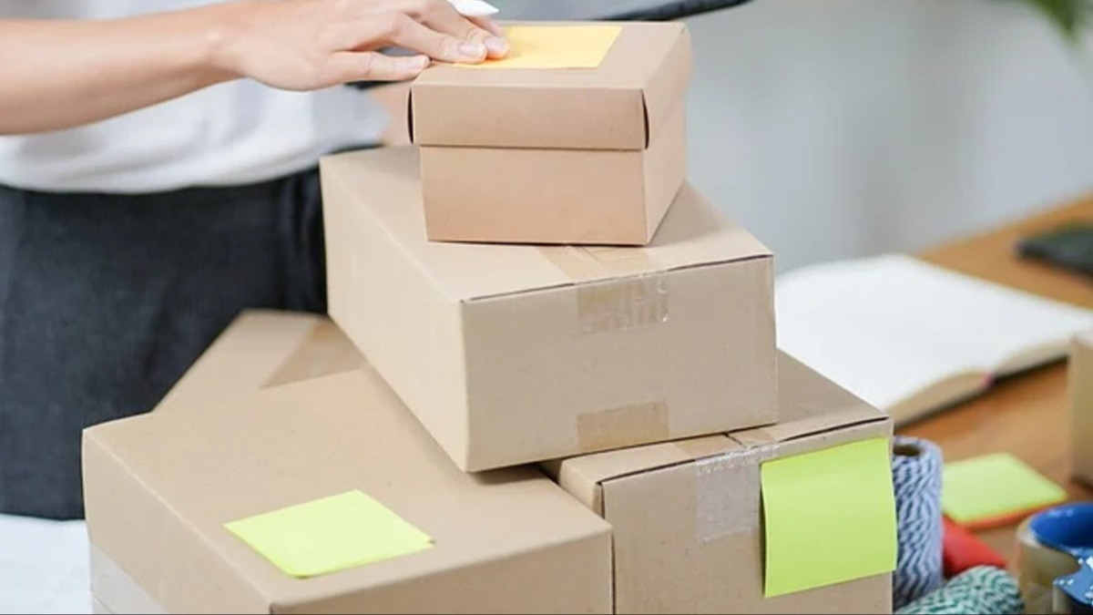 士林一名超商店員，偷開女客人包裹取出胸貼猥褻。（示意圖／Pixabay）