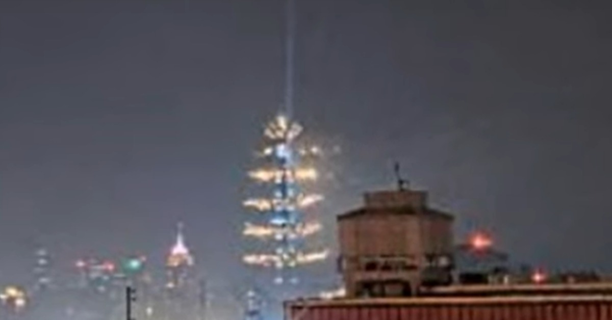 昨晚國道監視器在倒數時，竟然全部都轉向去看101煙火，沒有好好的監看路況。（圖／北市府觀傳局提供）