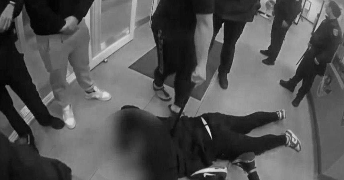 新莊蘇姓少年7名友人前往派出所關心，竟醉鬧派出所還飆罵髒話，被員警當場壓制逮捕。（圖／翻攝畫面／CTWANT）