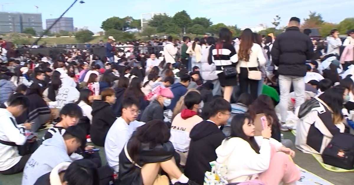 台中水湳中央公園下午就有滿滿的人潮。（圖／東森新聞）