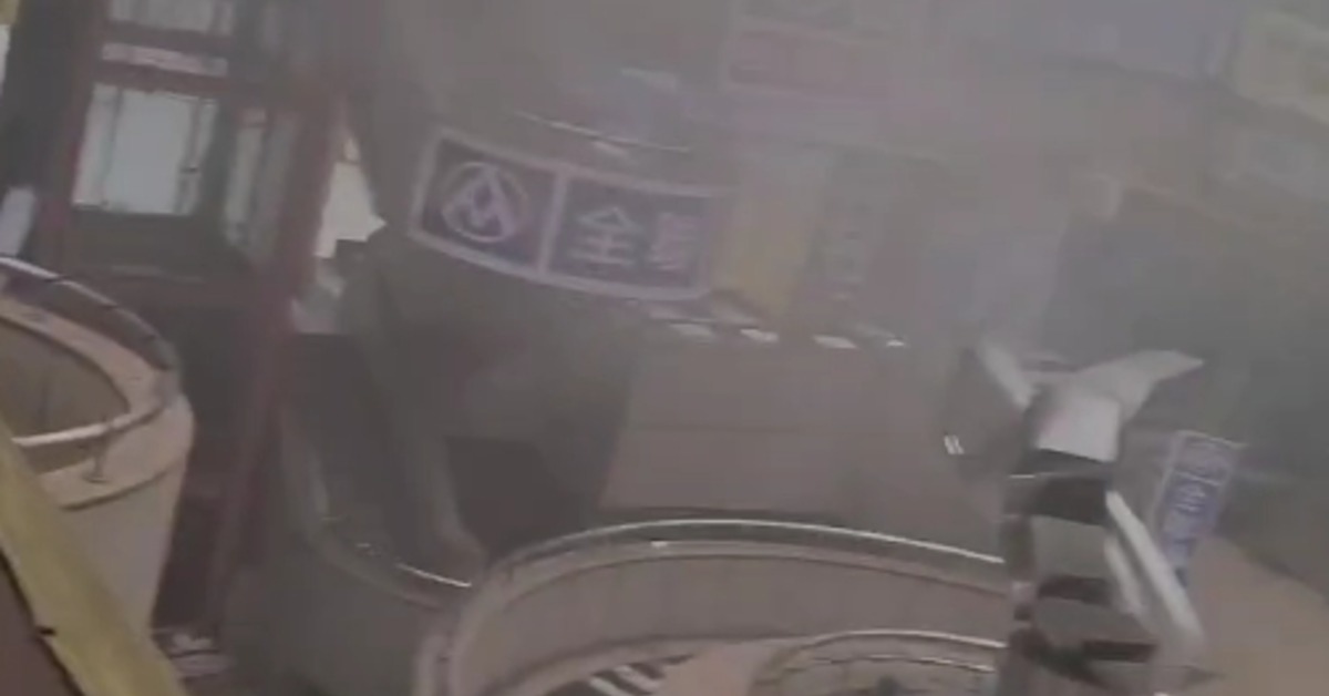 三重湯城園區1日下午發生火災。（圖／東森新聞）