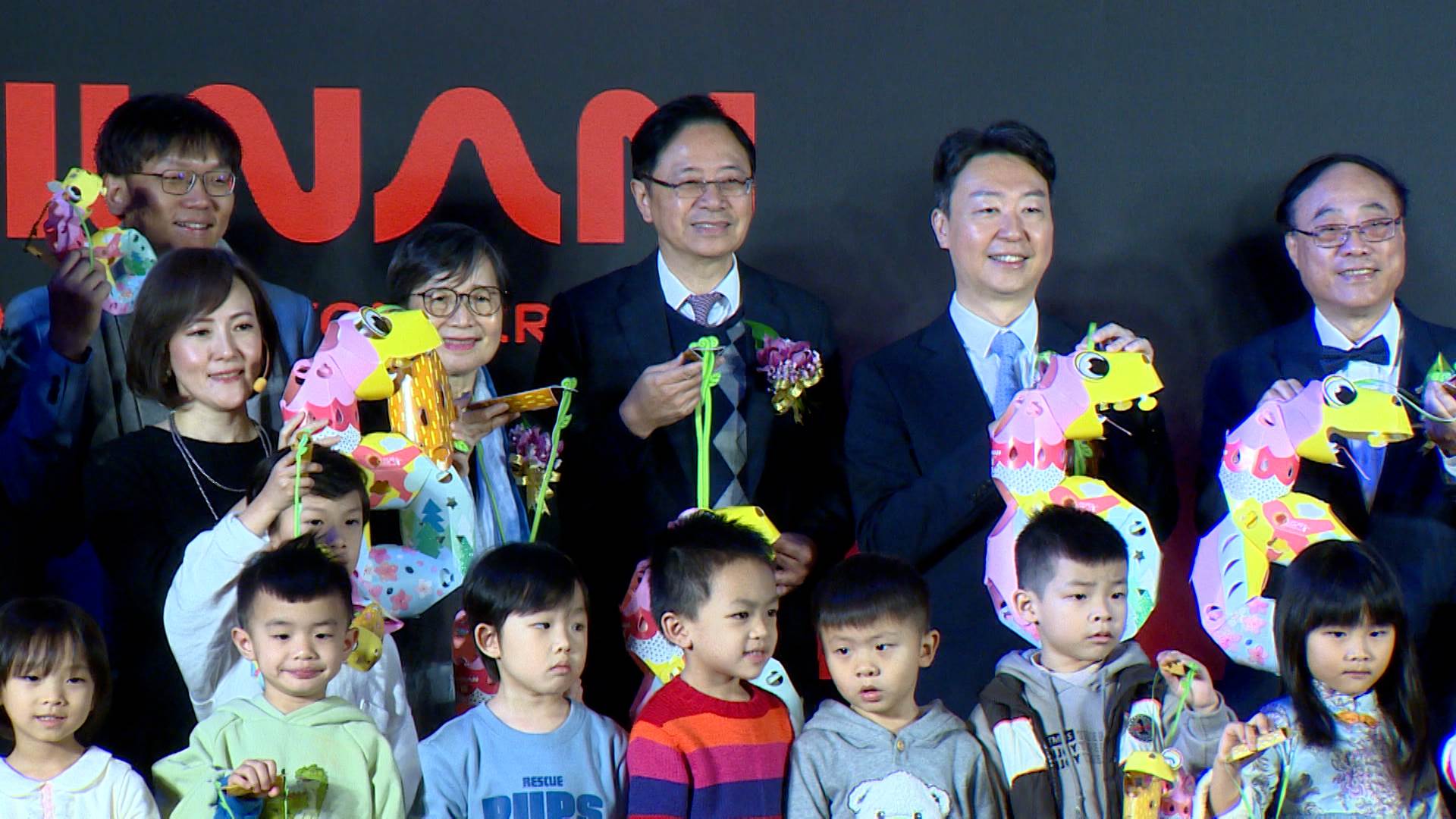 小朋友最期待的小提燈，設計靈感來自靈活多變的蛇。（圖／東森新聞）