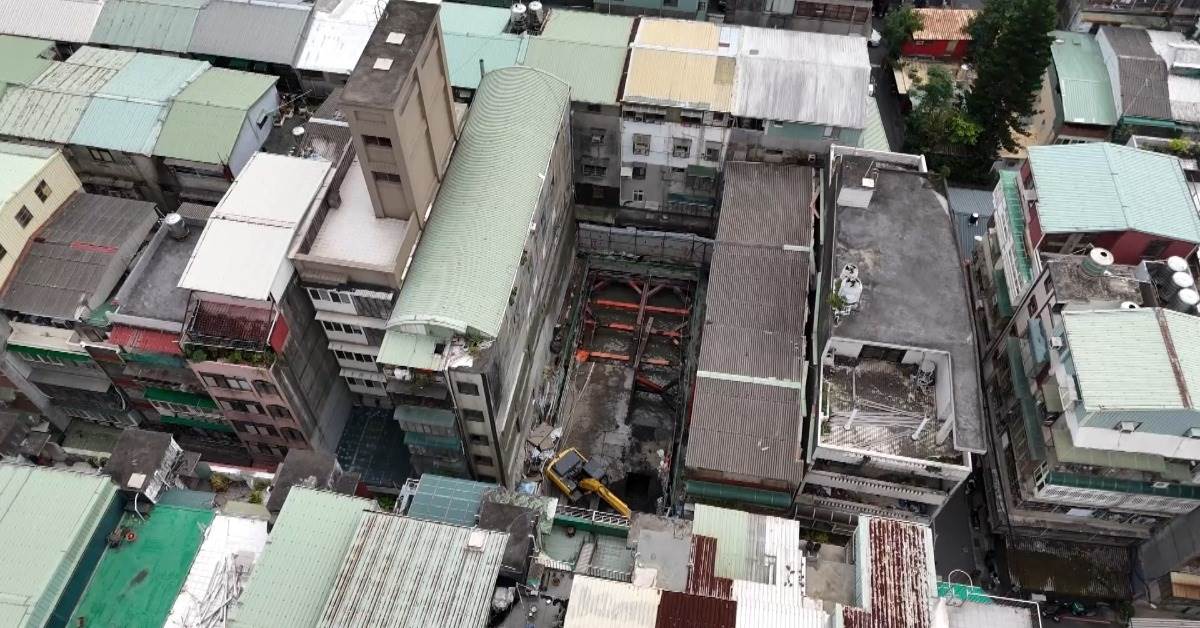 工務局依違反建築法相關規定，針對承造人、監造人各處以新台幣9萬元罰鍰。（圖／東森新聞）