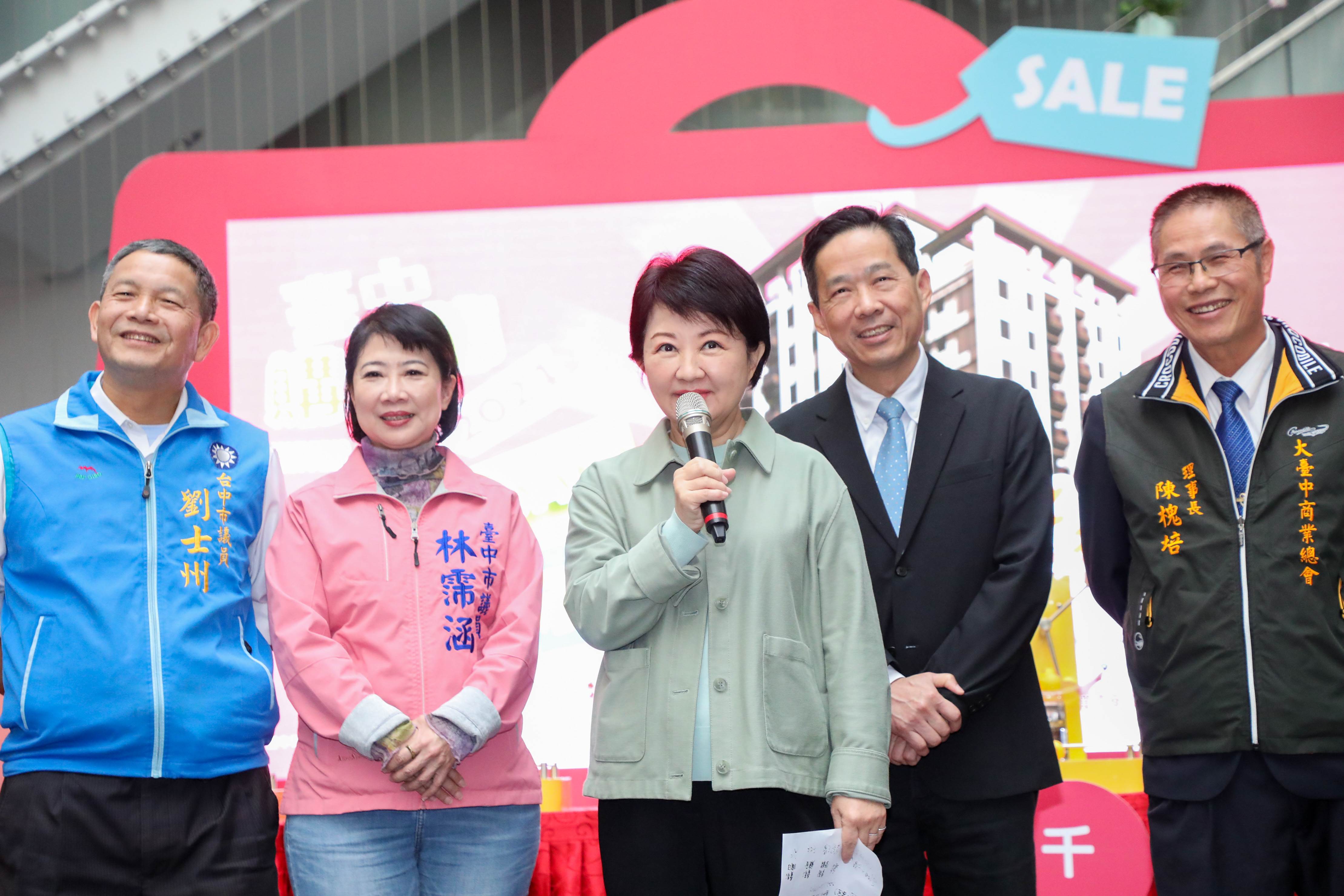 從近一億張抽獎券中,抽出位於清水區的好宅得主。(圖/台中購物節提供)