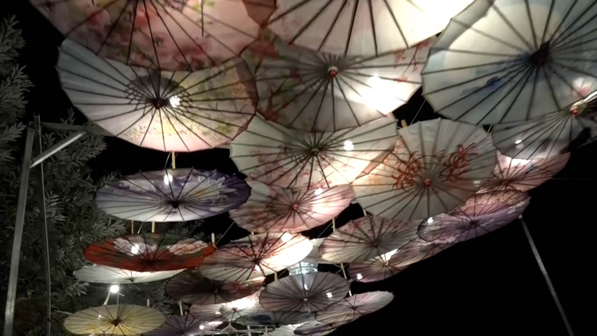 客家燈區融合創意燈光設計及元素。（圖／東森新聞）