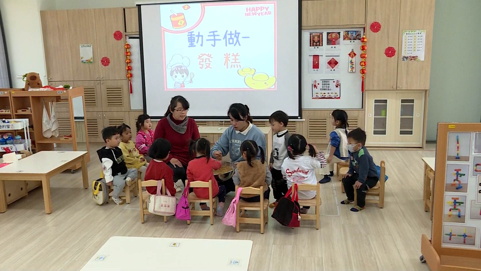 烏日九德<a href='/search/tags/幼兒園/' target='_blank'>幼兒園</a>新園舍採低彩度牆面設計，打造專注學習的友善空間。（圖／東森新聞）