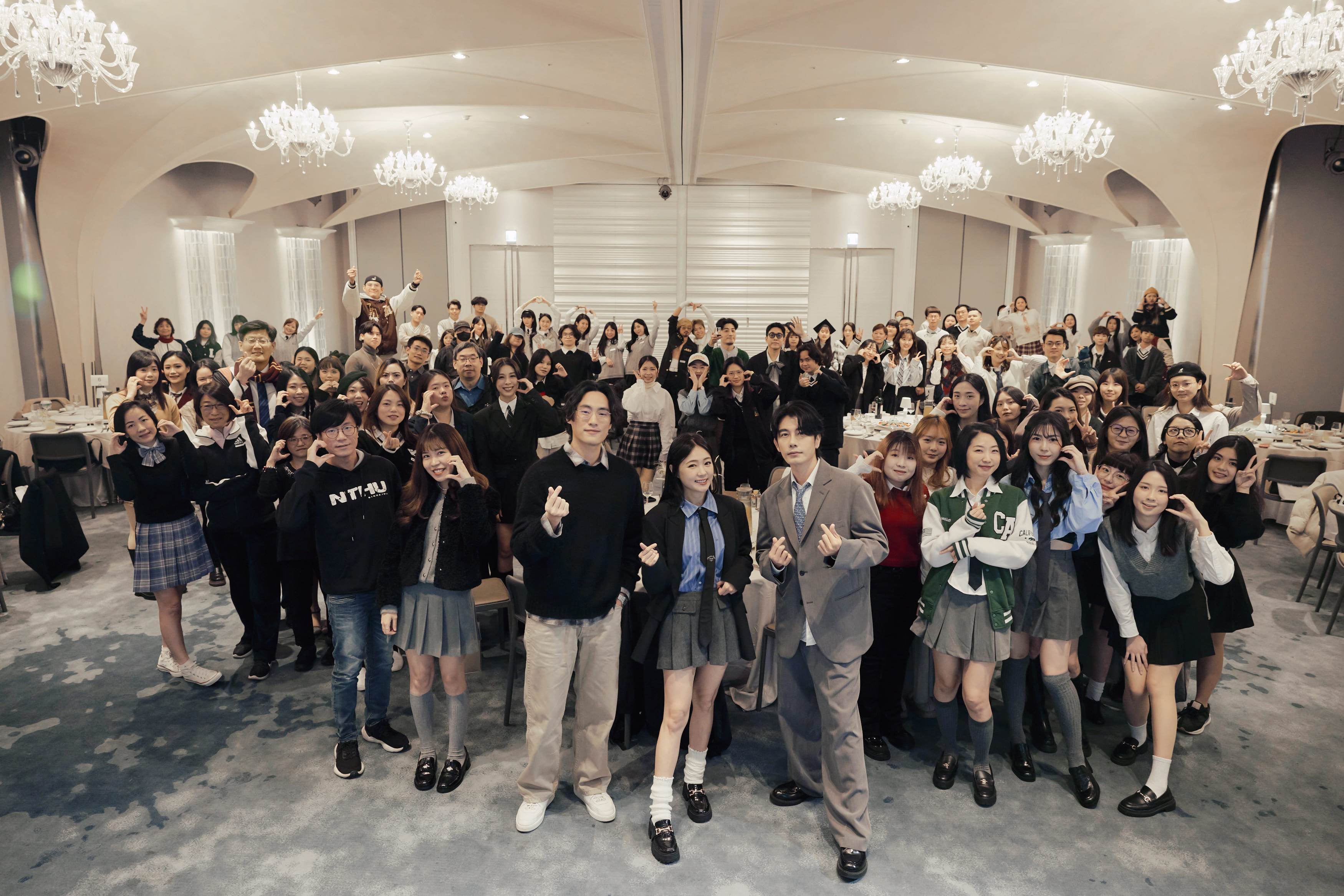 快電商年度尾牙團隊合照。（圖／快電商提供）