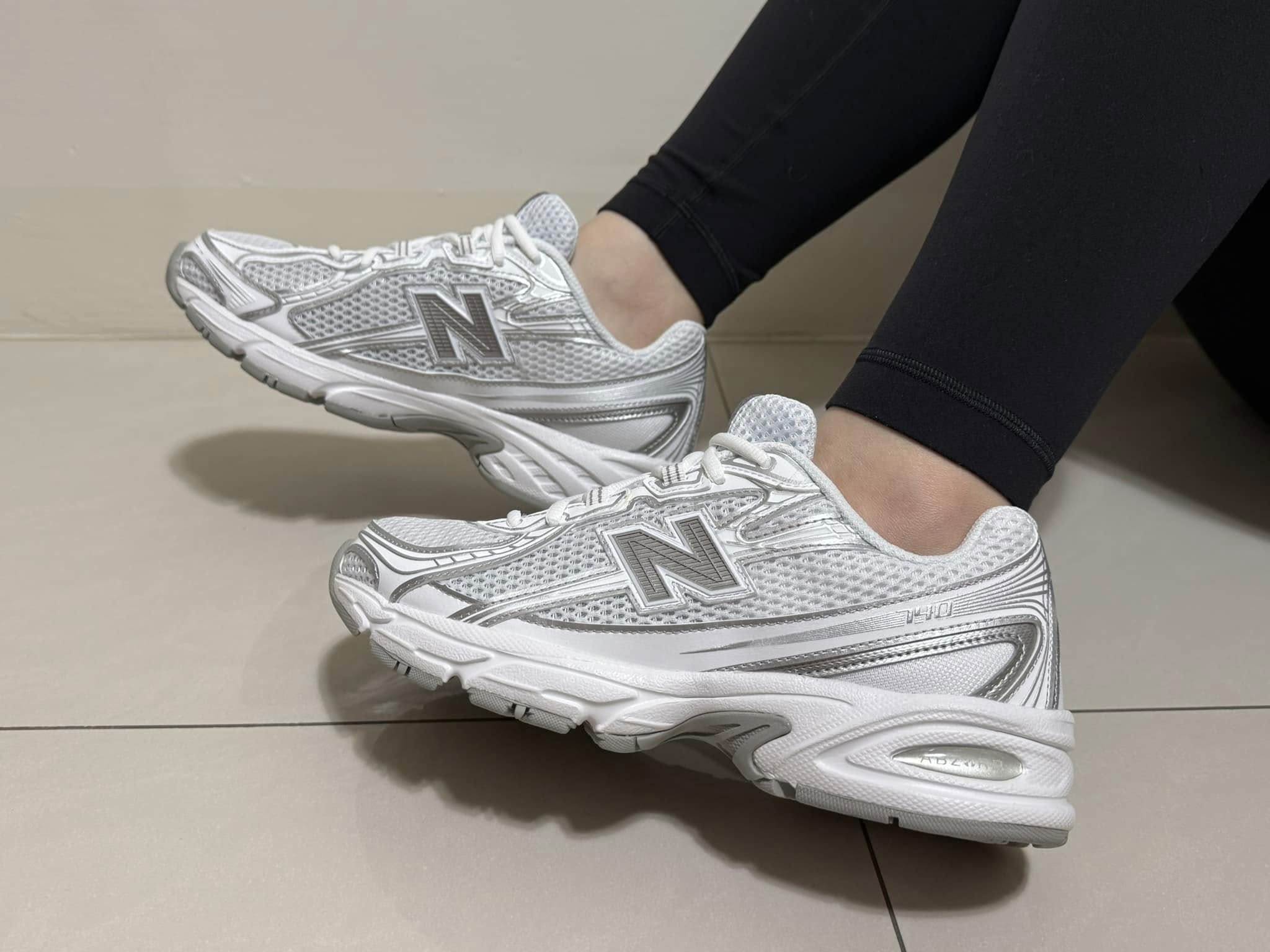 網友推薦休閒穿或運動穿都適合的百搭鞋款,不到3千元即可入手,CP值相當高。(圖/momo網購好物交流社團提供)