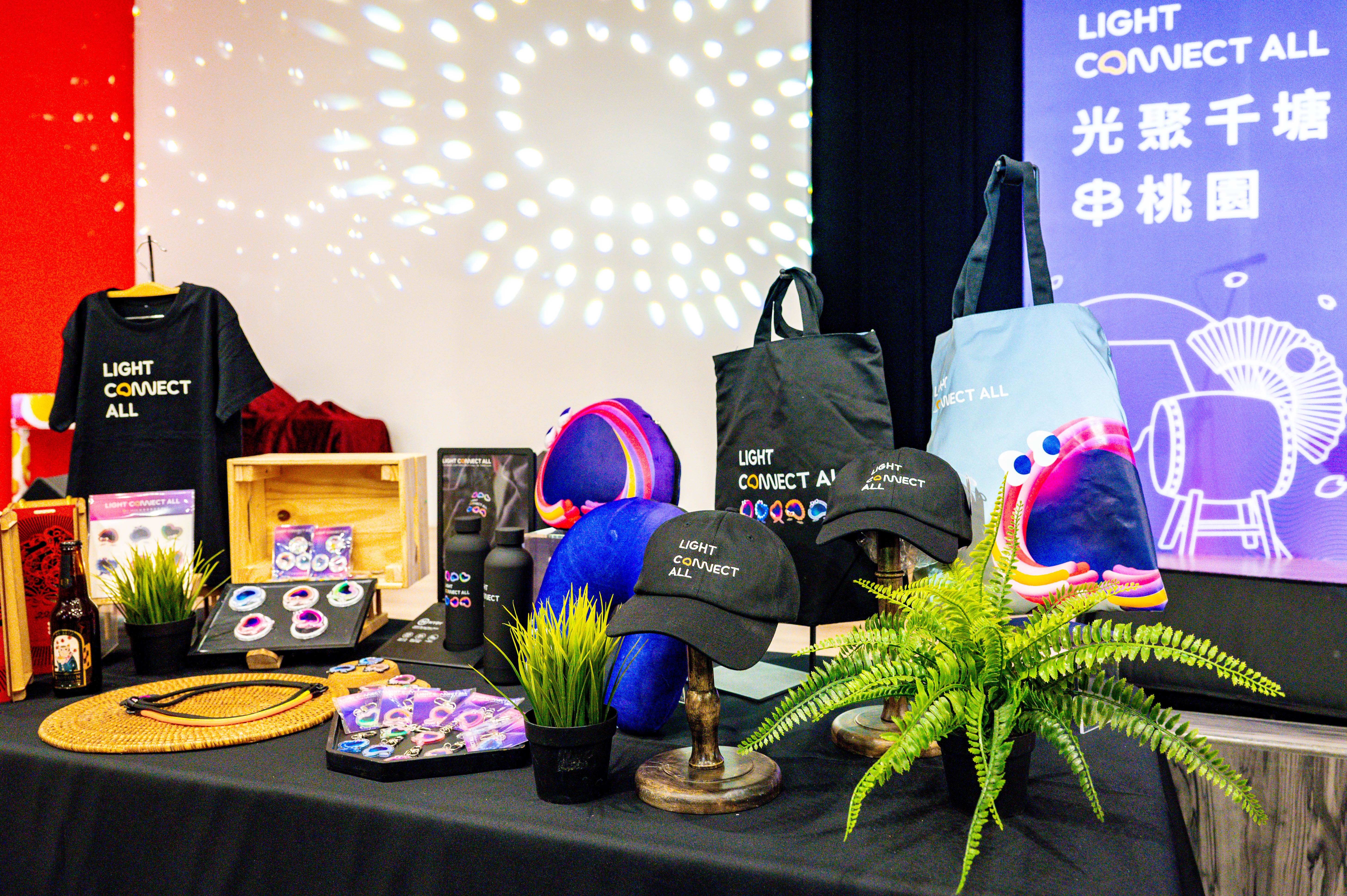 12款可愛燈會吉祥物客製化文創商品,讓民眾留下參與燈會的感動回憶。(圖/桃園市政府提供)